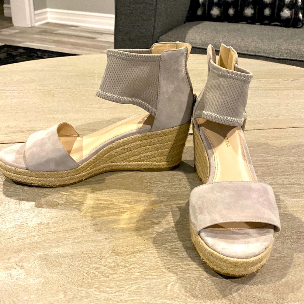 Pella Moda wedges size 7
